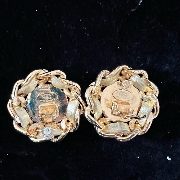 Chanel Vintage Earrings with gold leather - Picture 2 of 2